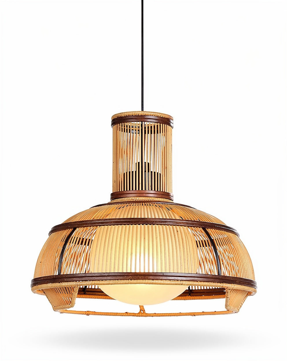 **Lampenontwerp: Rieten Hanglamp met Glazen Bol**